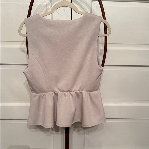 Elegant Cream Sleeveless Peplum Top - Picture 4 of 4